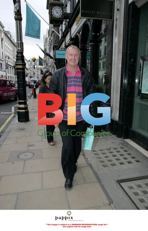 Chris Tarrant Spotted Shopping at Tiffany's
