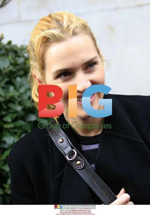Kate Winslet Leaves Paris Hotel