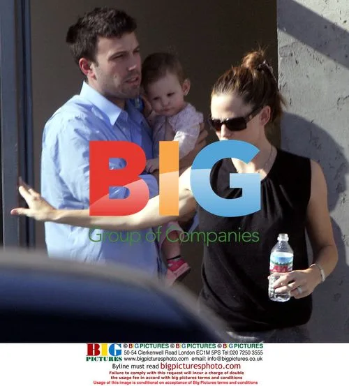 Jennifer Garner and Ben Affleck share affectionate moment