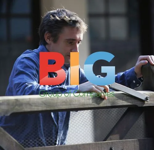 Richard Hammond Seen Leaving Home After Crash