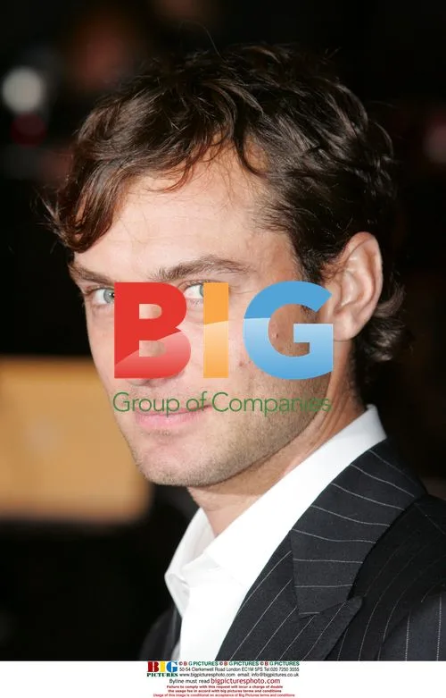 Jude Law at "Breaking and Entering" Premiere