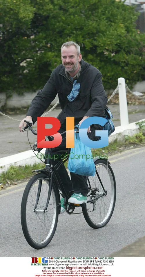 Fatboy Slim Goes Shopping on Bike