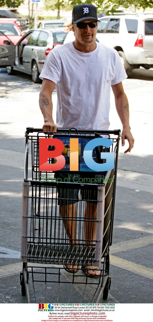 Kid Rock Makes Injured Pal Carry Groceries