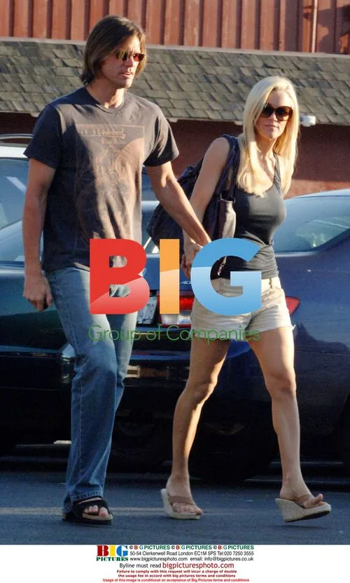 Jim Carrey and Jenny McCarthy out for dinner