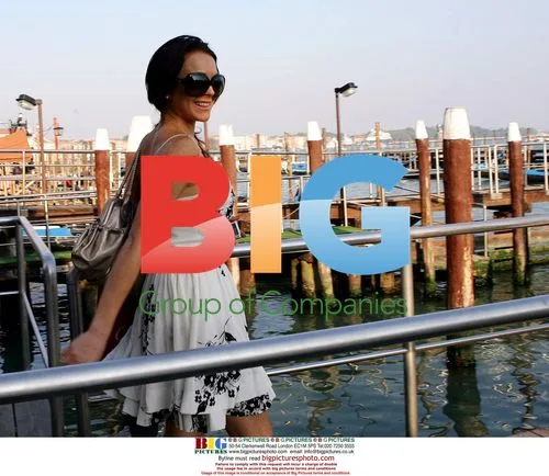 Lindsay Lohan goes on shopping spree in Venice
