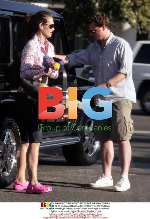 Brooke Shields Grocery Shopping with Family