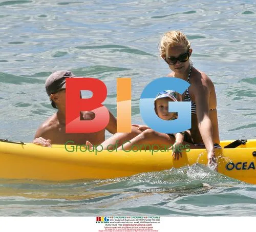 Kate Hudson Kayaking with Son Ryder in Hawaii