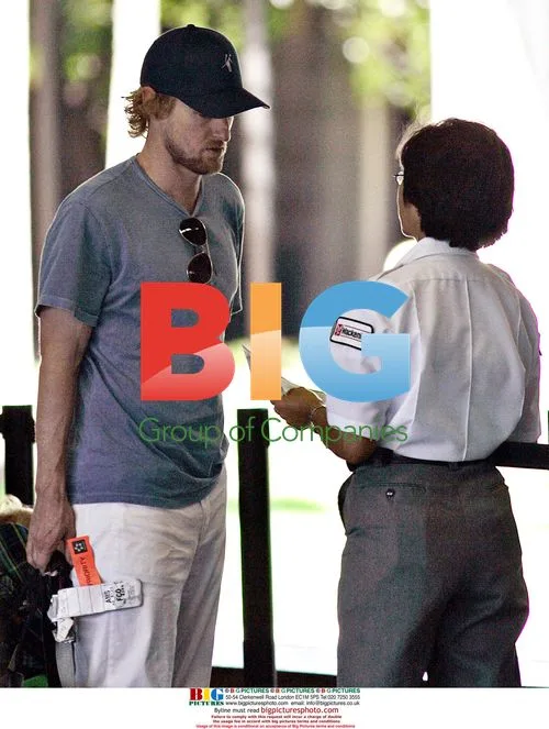 Owen Wilson arrives at Maui airport
