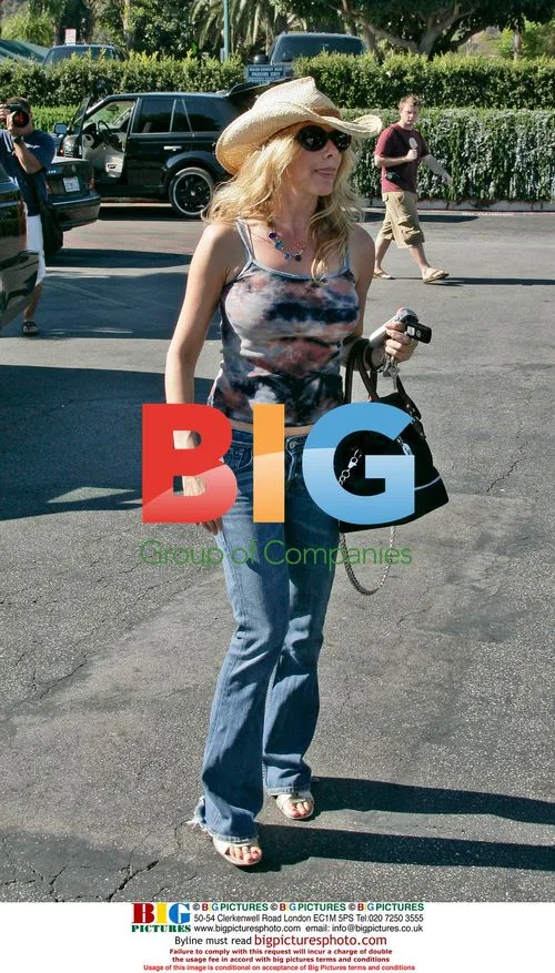 Rosanna Arquette Shopping in Malibu