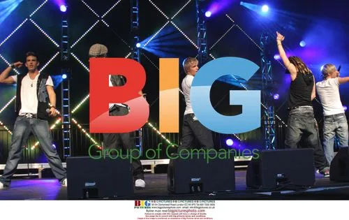 US5 on stage at 'Pop In The Park'
