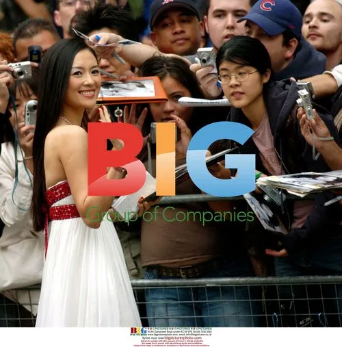 Zhang Ziyi Signs Autographs at TIFF