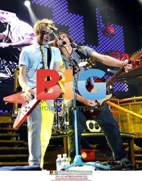 Tom Fletcher and Danny of McFly on UK Tour 2006