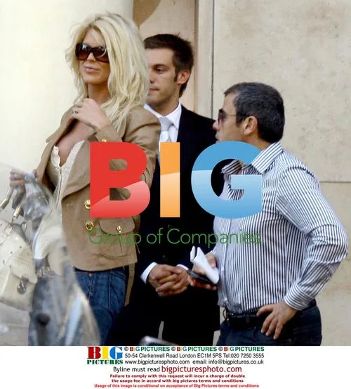 Victoria Silvstedt spotted with boyfriend