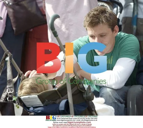 GMTV's Ben Shephard with son at Bristol Half Marathon