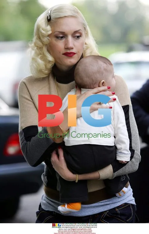 Gwen Stefani Leaves Home with Son