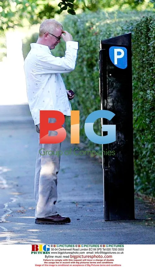Chris Evans parks VW Beetle
