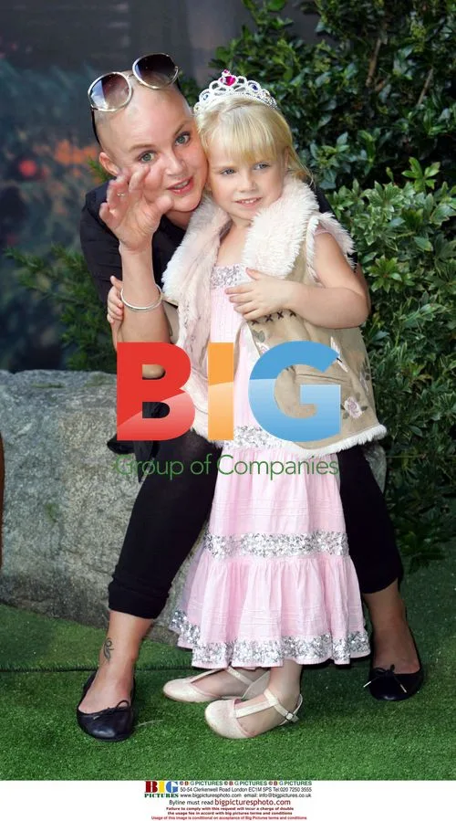 Gail Porter and daughter Honey at "Hoodwinked" premiere