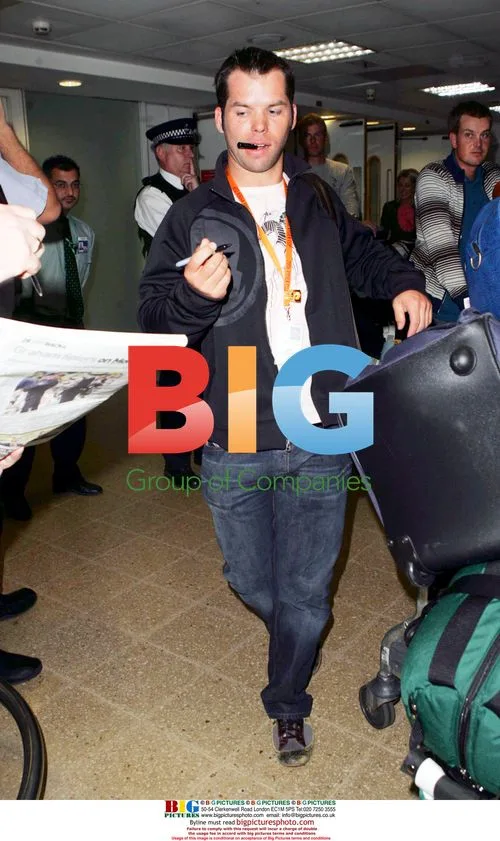 European golf team arrive at Heathrow after Ryder Cup win