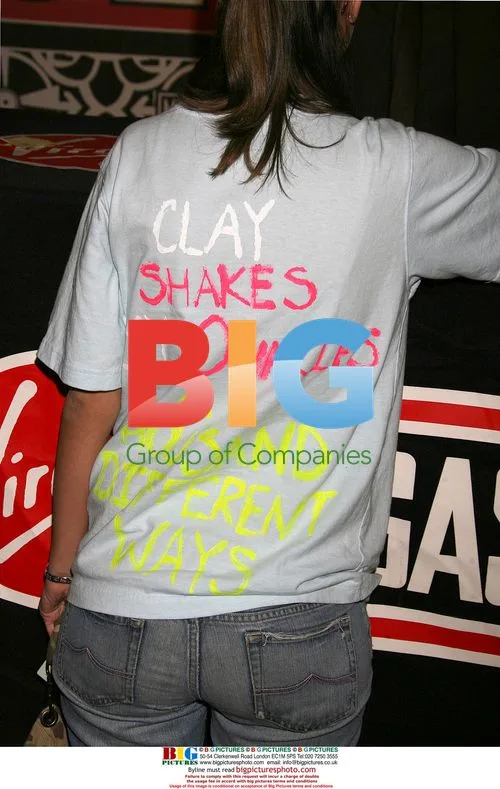 Clay Aiken signs CDs at Virgin Megastore