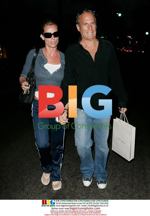 Nicollette Sheridan and Michael Bolton shopping