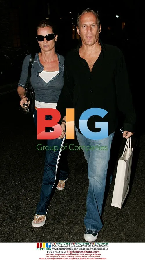Nicollette Sheridan and Michael Bolton Shopping