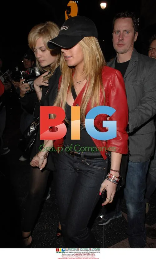 Lindsay Lohan Leaves Parc Restaurant