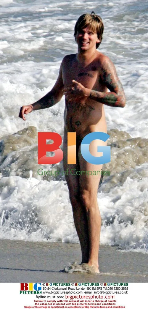 Sean Stewart Goes Nude in Malibu