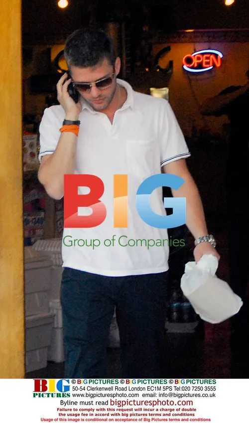 Ryan Philippe Seen Eating Sushi and Ice Cream in Brentwood