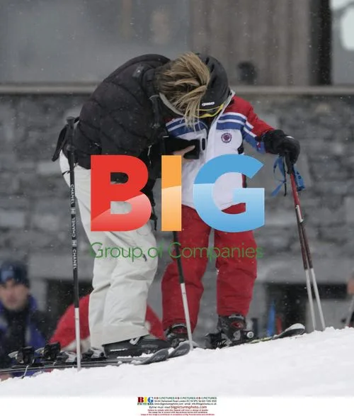 Victoria Beckham Skiing in France