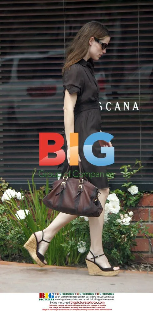 Jennifer Garner Has Lunch with Producer