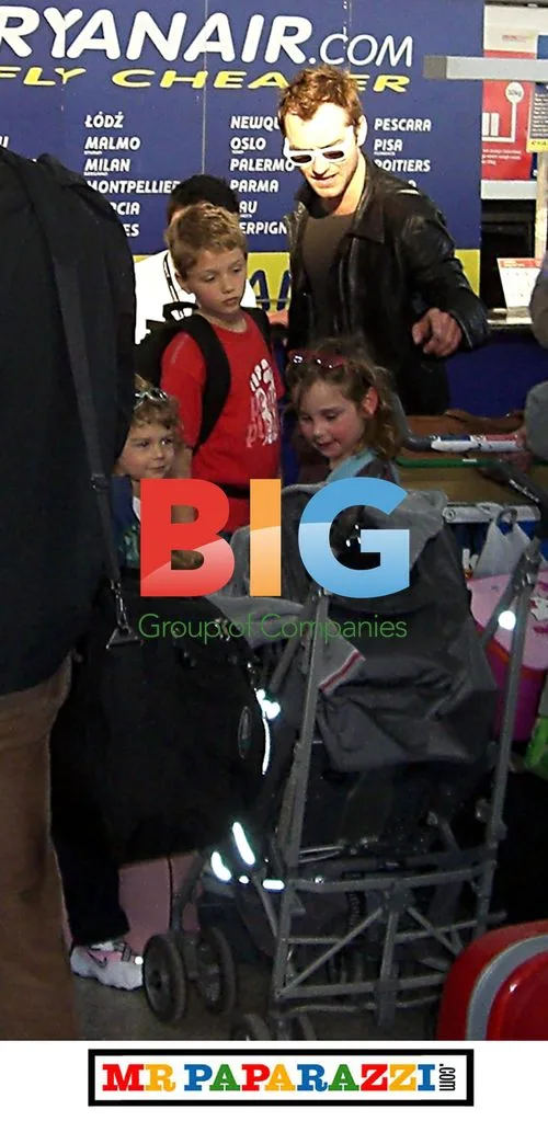 Jude Law takes budget flight with kids