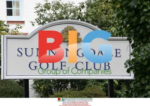 Hugh Grant playing golf at Sunningdale