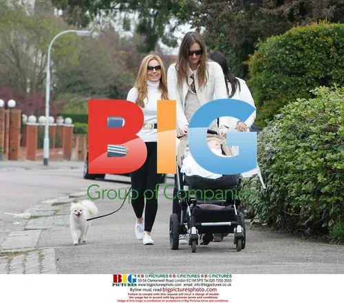 Geri Halliwell Out for a Walk in London