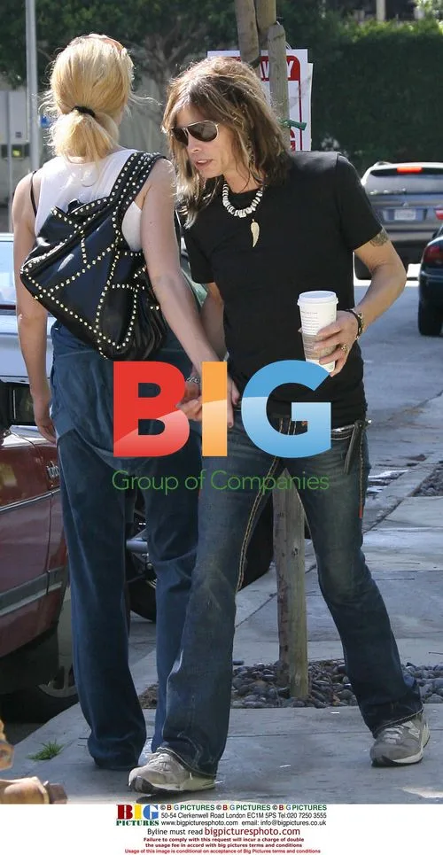 Steven Tyler and Erin Brady Pick Up Spilled Coffee