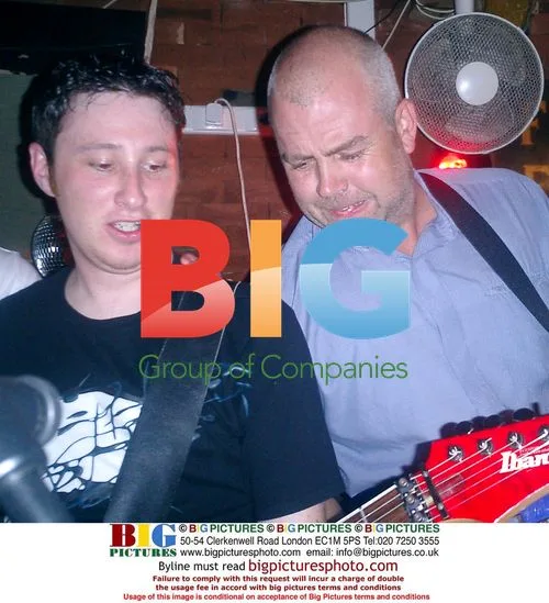 Cliff Parisi Performs in Nice, France