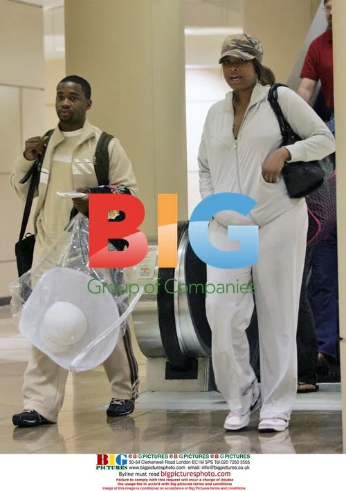 Jennifer Hudson Arrives at LAX