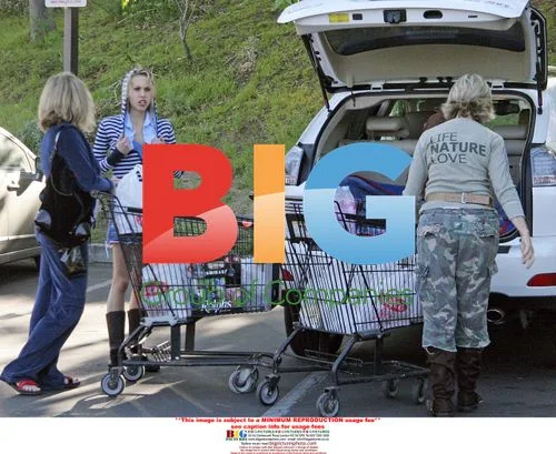Olivia Newton-John and Daughter Shopping