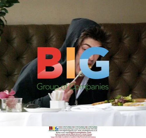 Brandon Davis Eats Lunch at Luxe Cafe