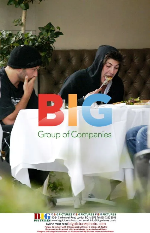 Brandon Davis Grabs Lunch at Luxe Cafe