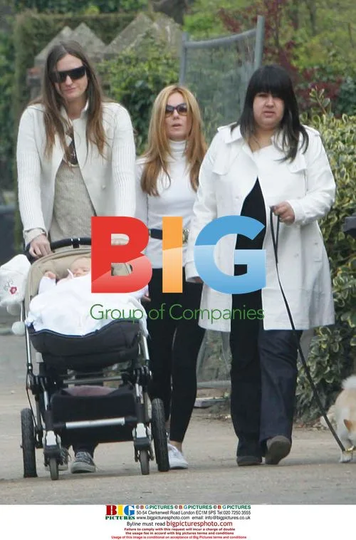 Geri Halliwell Takes Walk with Friends in London