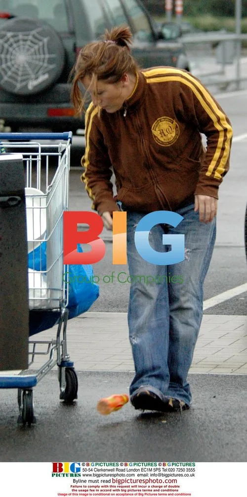 Jessie Wallace Shops at IKEA
