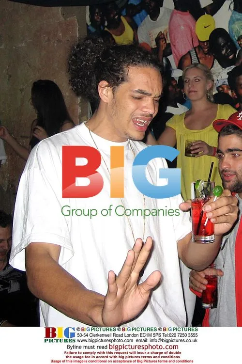 Joakim Noah Kisses Girlfriend at PM Lounge