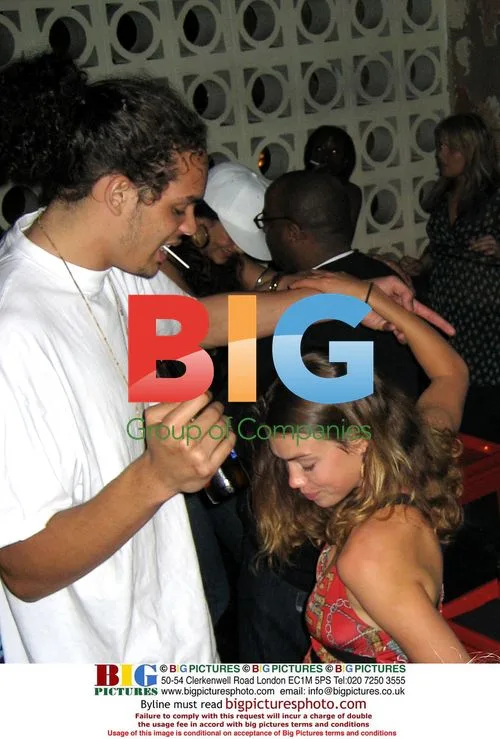 Joakim Noah Kissing Girlfriend at PM Lounge