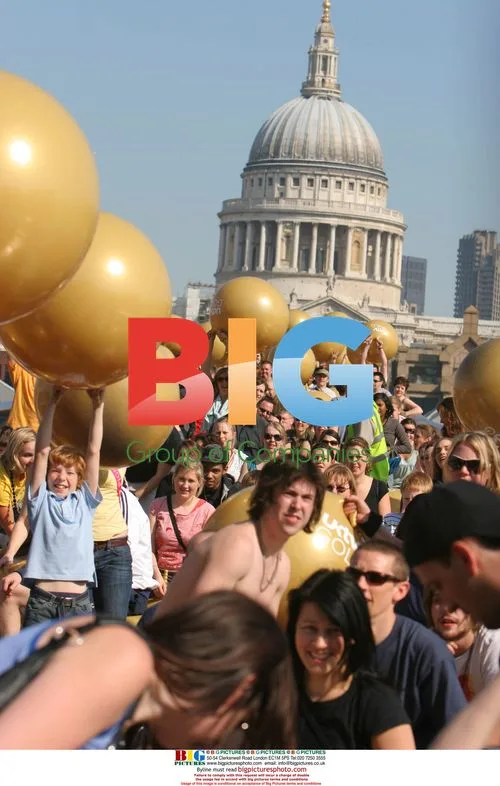 600 people bouncing on space hoppers in London