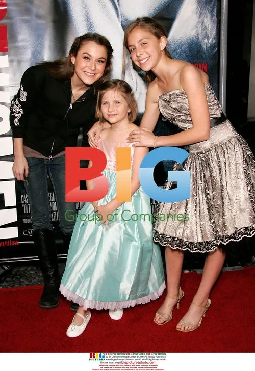 Alexa Vega, Makenzie Vega & Greylin at 'In The Land Of Women' Premiere
