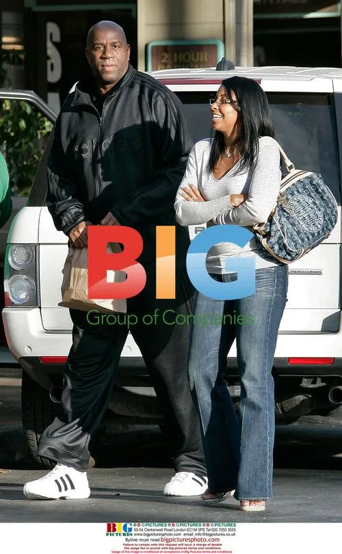 Magic Johnson and Wife Cookie Shopping