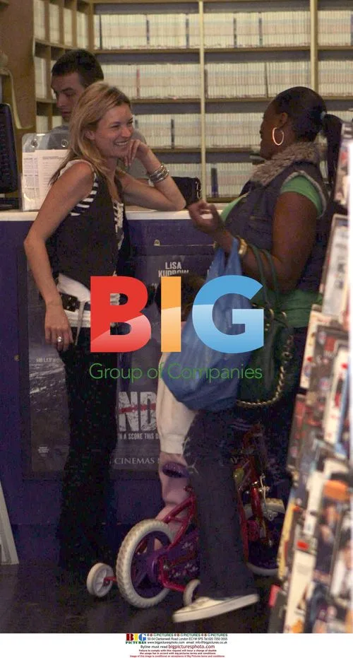 Kate Moss and Pete Doherty go antique shopping