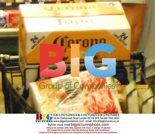 Ryan Phillipe Grocery Shopping