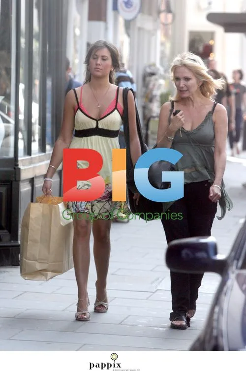 Debbie Arnold shopping with daughter Ciara