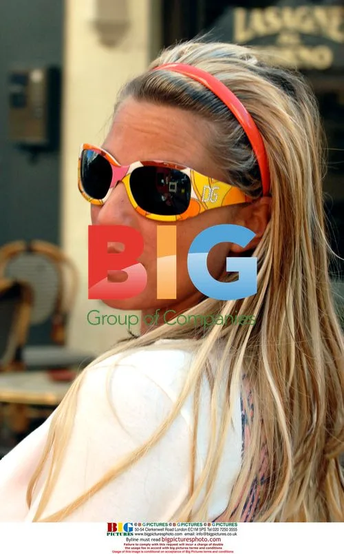 Pregnant Jordan Visits Brighton Beauty Salon